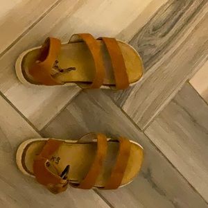 Platforms brown and tan size 4